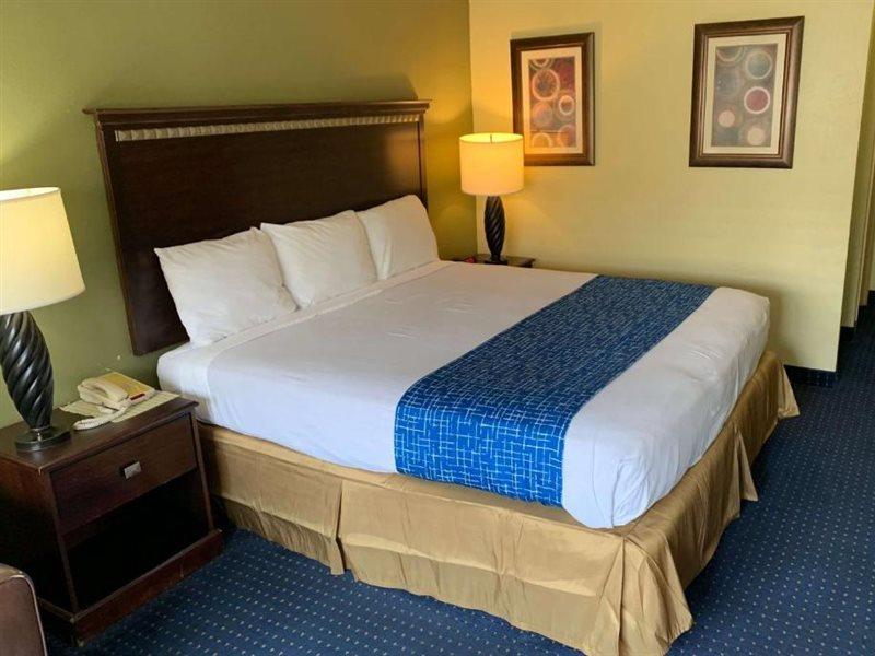 Travelodge By Wyndham Odessa Exterior photo